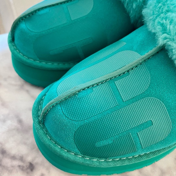 Women’s Ugg®️ Green Slipper/Slides - Picture 3 of 8